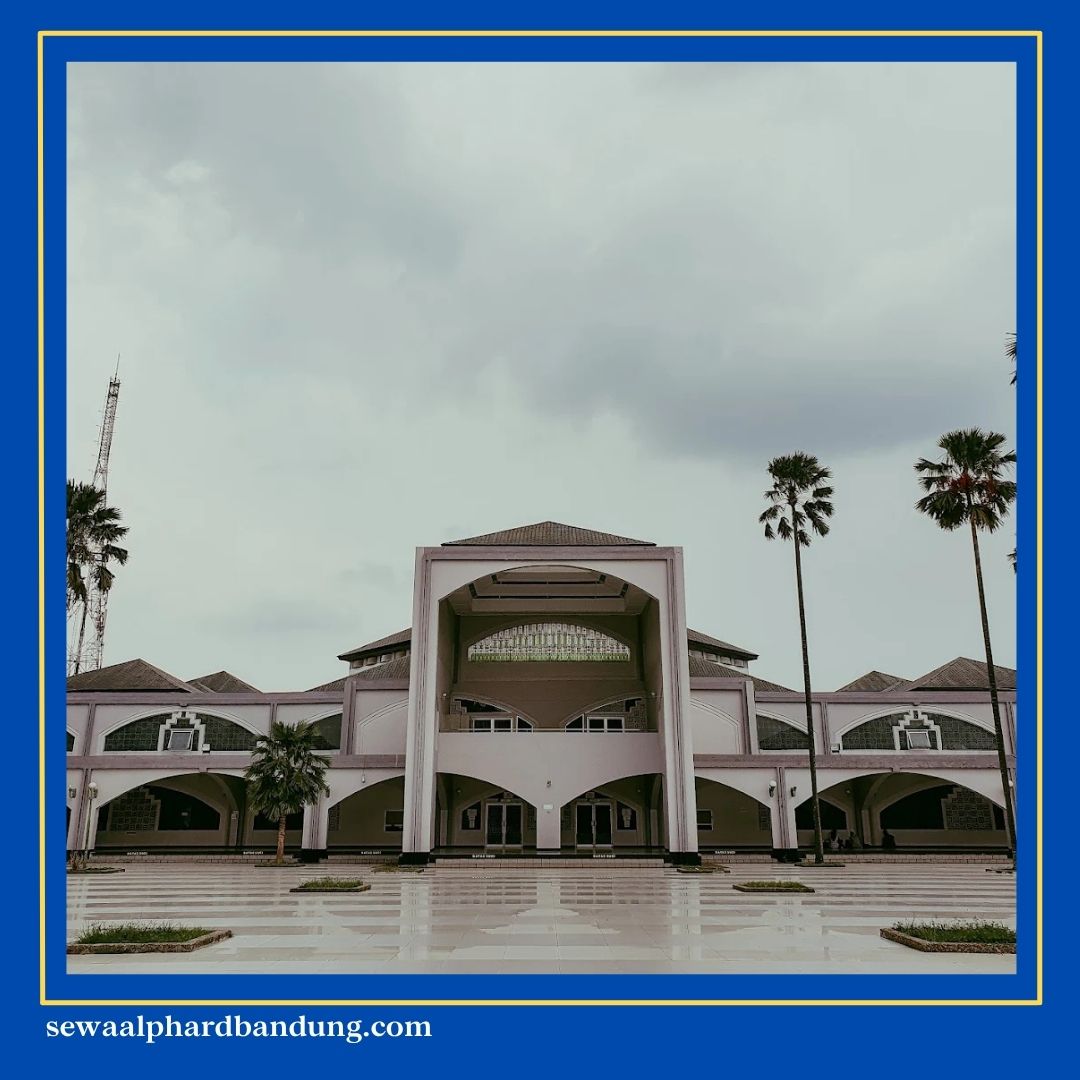 Masjid Besar Bandung Muat Banyak
