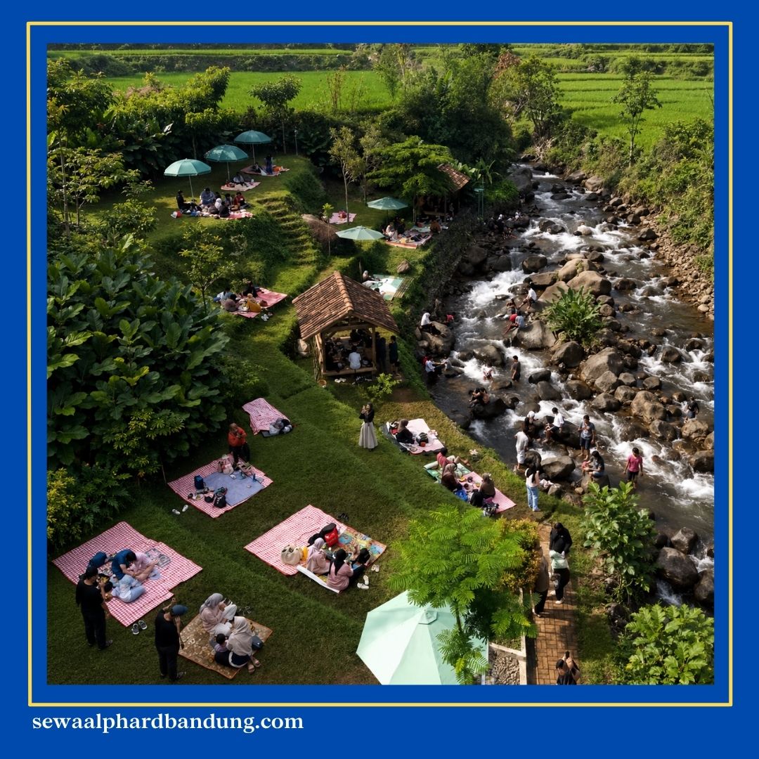 Tempat Sarapan di Pinggir Sungai Bandung