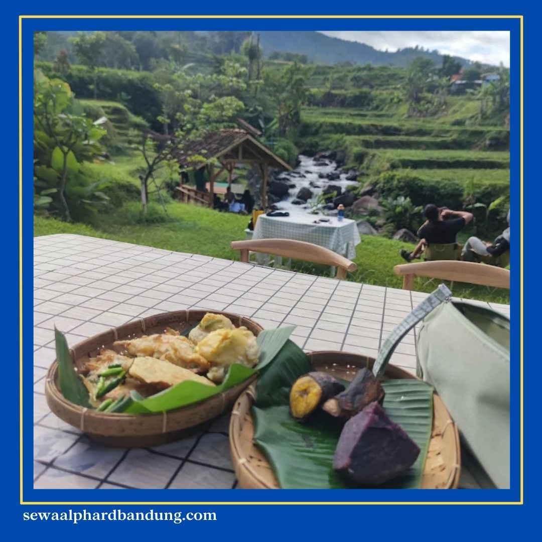 Wisata Sarapan di Pinggir Sungai Bandung