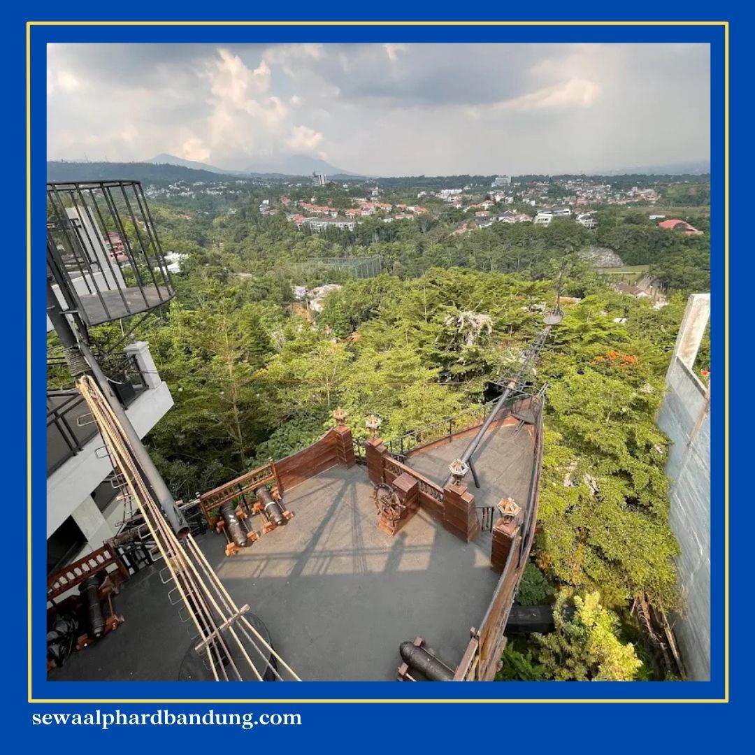 Tiket Masuk Mercusuar Cafe Bandung